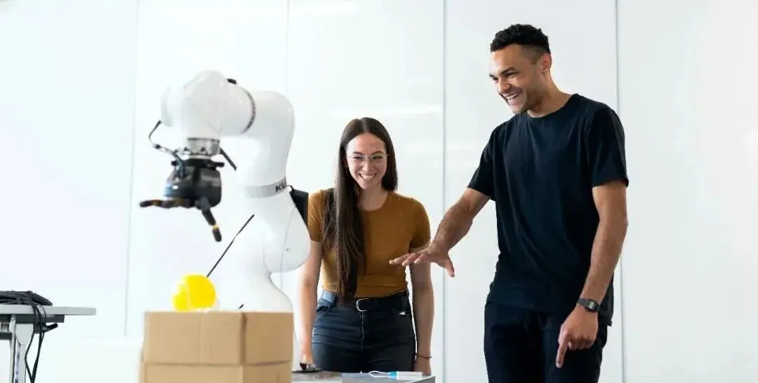 揭秘阿联酋2026“脱油”计划，中国企业如何分得最大蛋糕？