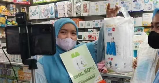 近七日销量超2万件，宠物喷雾按摩梳登顶美区TikTok新品榜